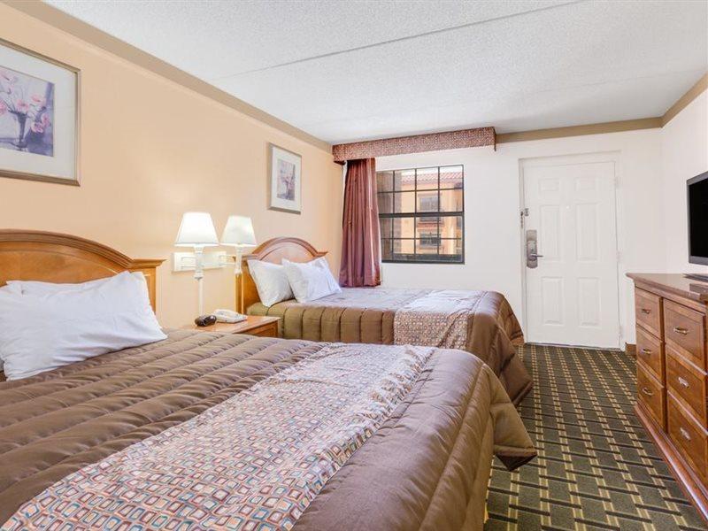 Days Inn By Wyndham Birmingham/West Esterno foto