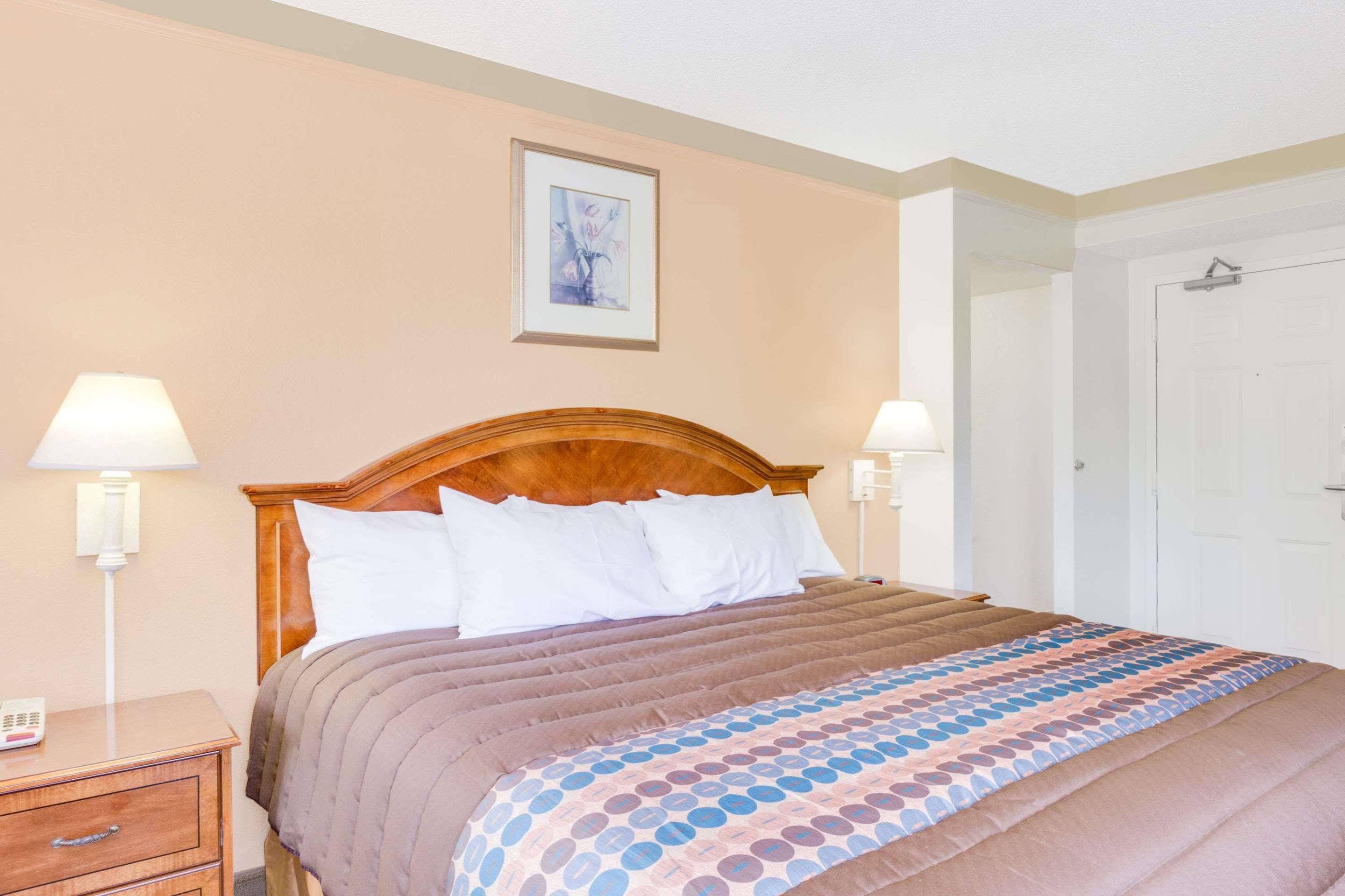 Days Inn By Wyndham Birmingham/West Esterno foto
