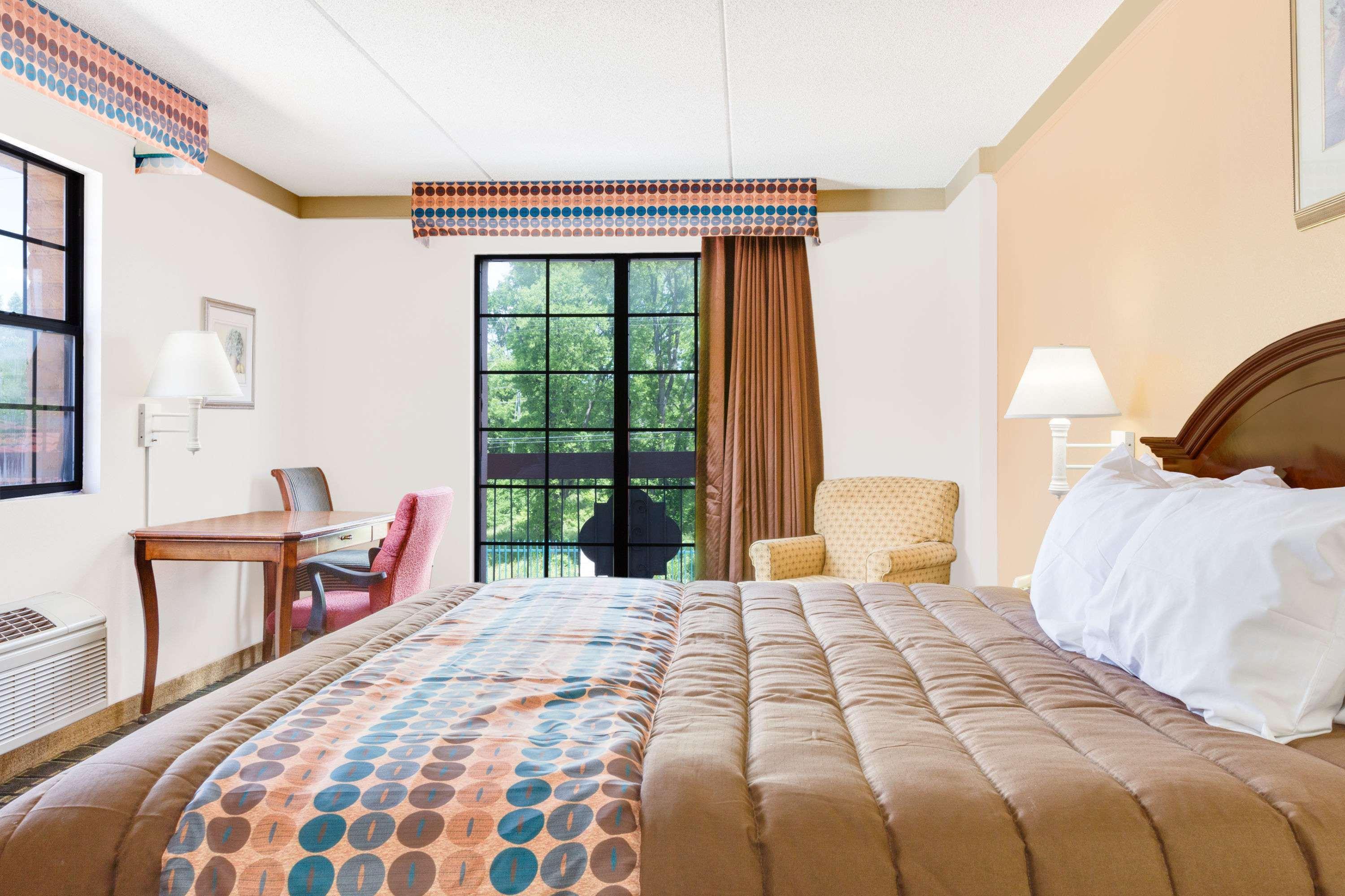 Days Inn By Wyndham Birmingham/West Esterno foto