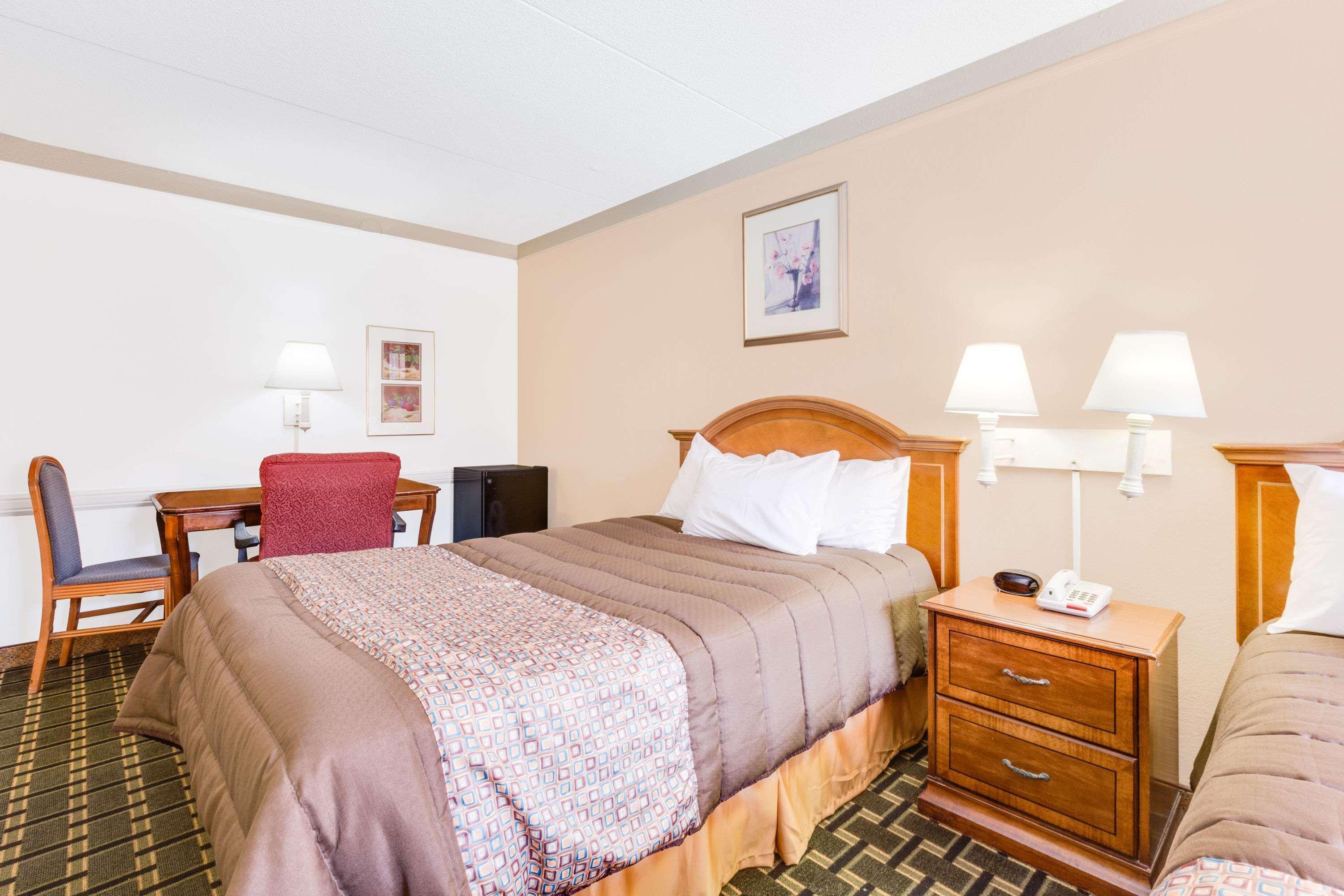 Days Inn By Wyndham Birmingham/West Esterno foto