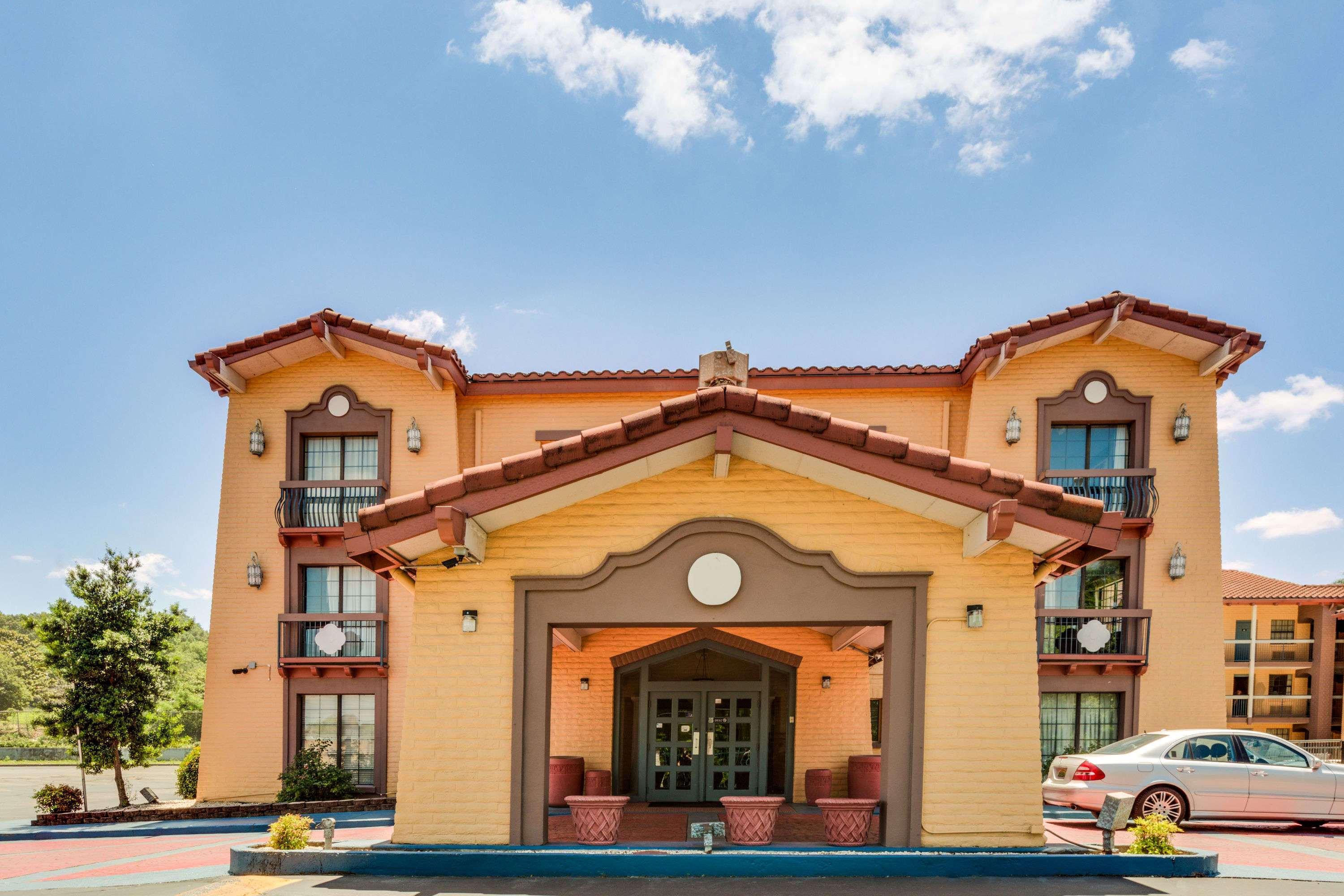 Days Inn By Wyndham Birmingham/West Esterno foto