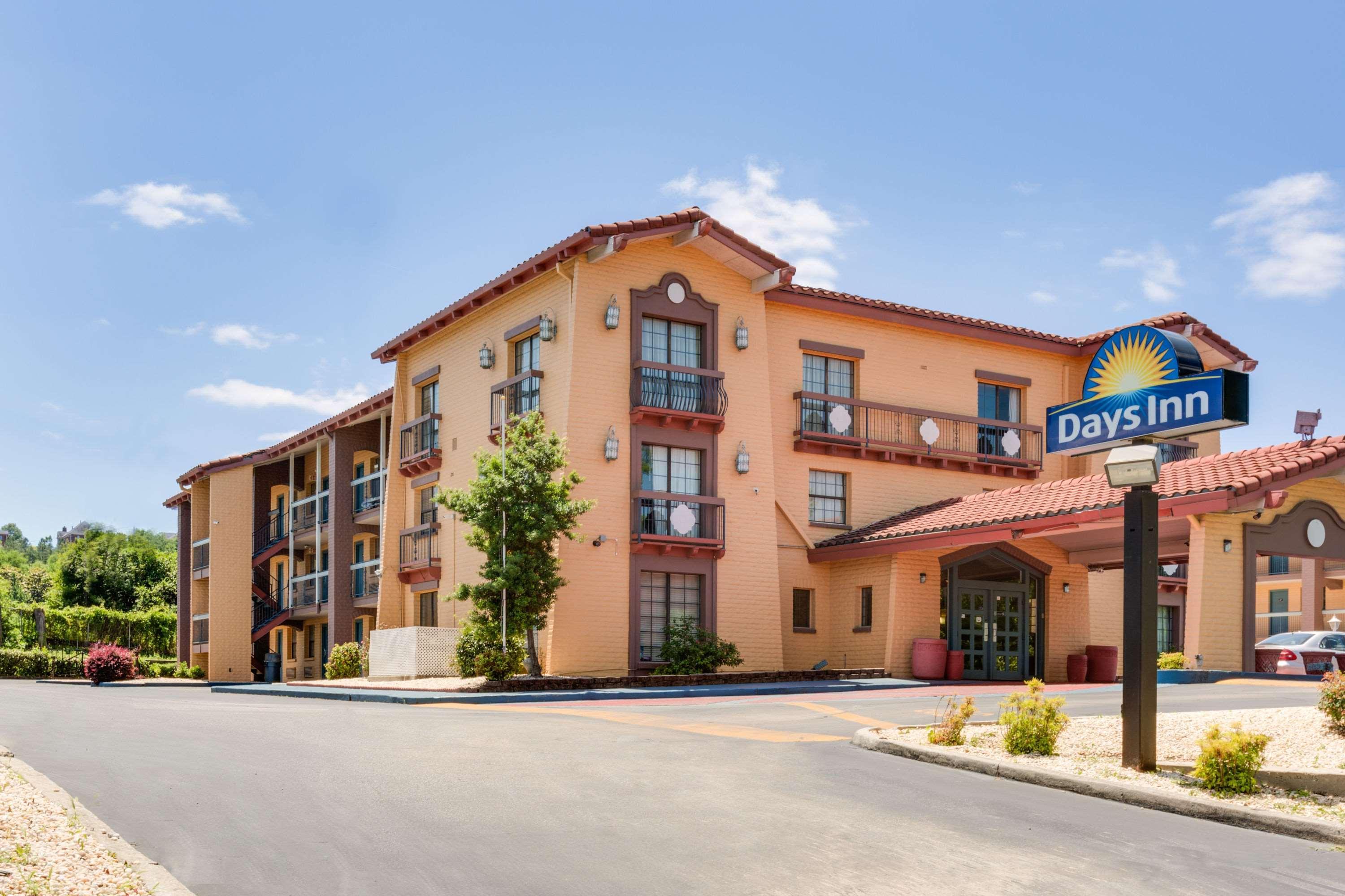 Days Inn By Wyndham Birmingham/West Esterno foto