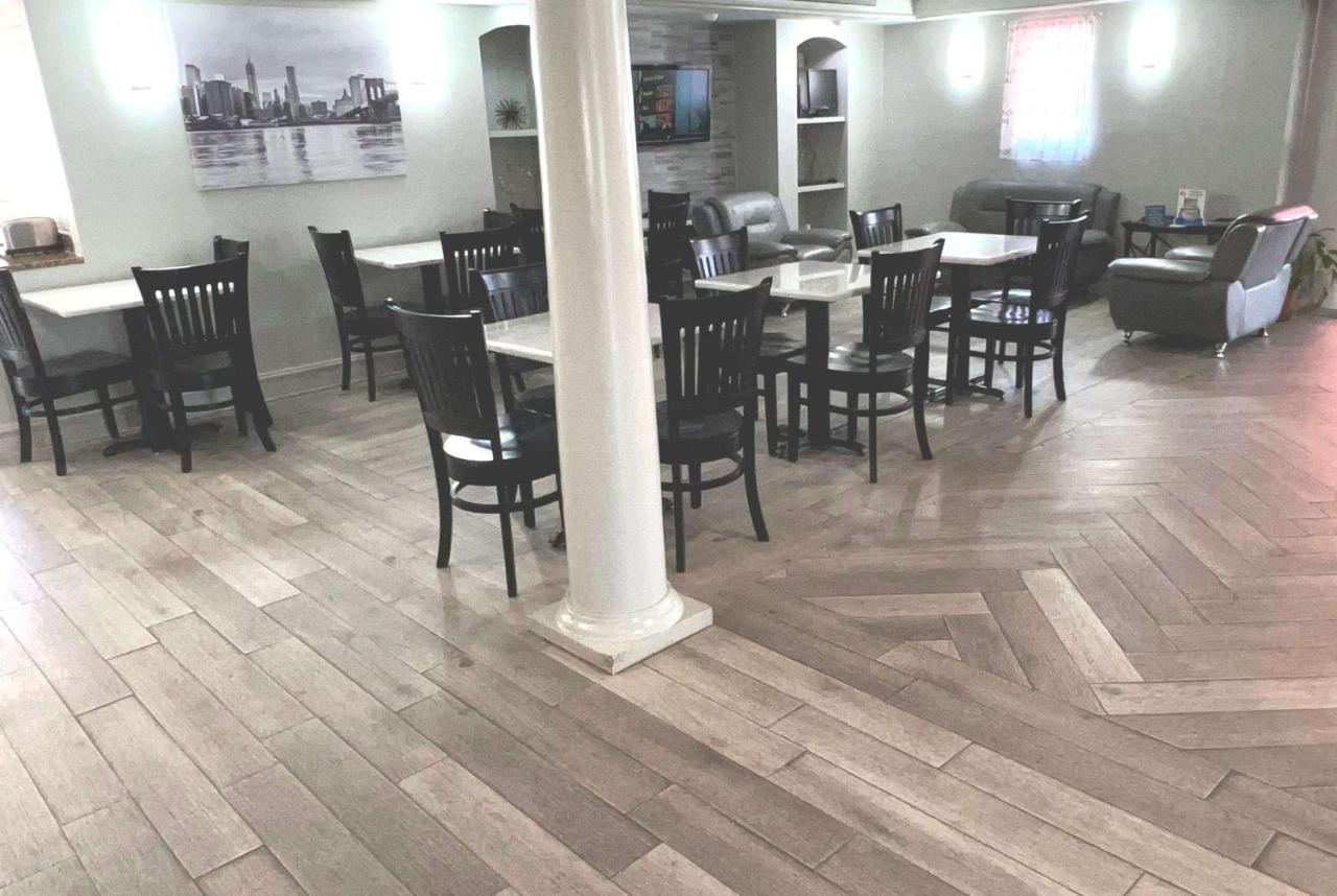 Days Inn By Wyndham Birmingham/West Esterno foto