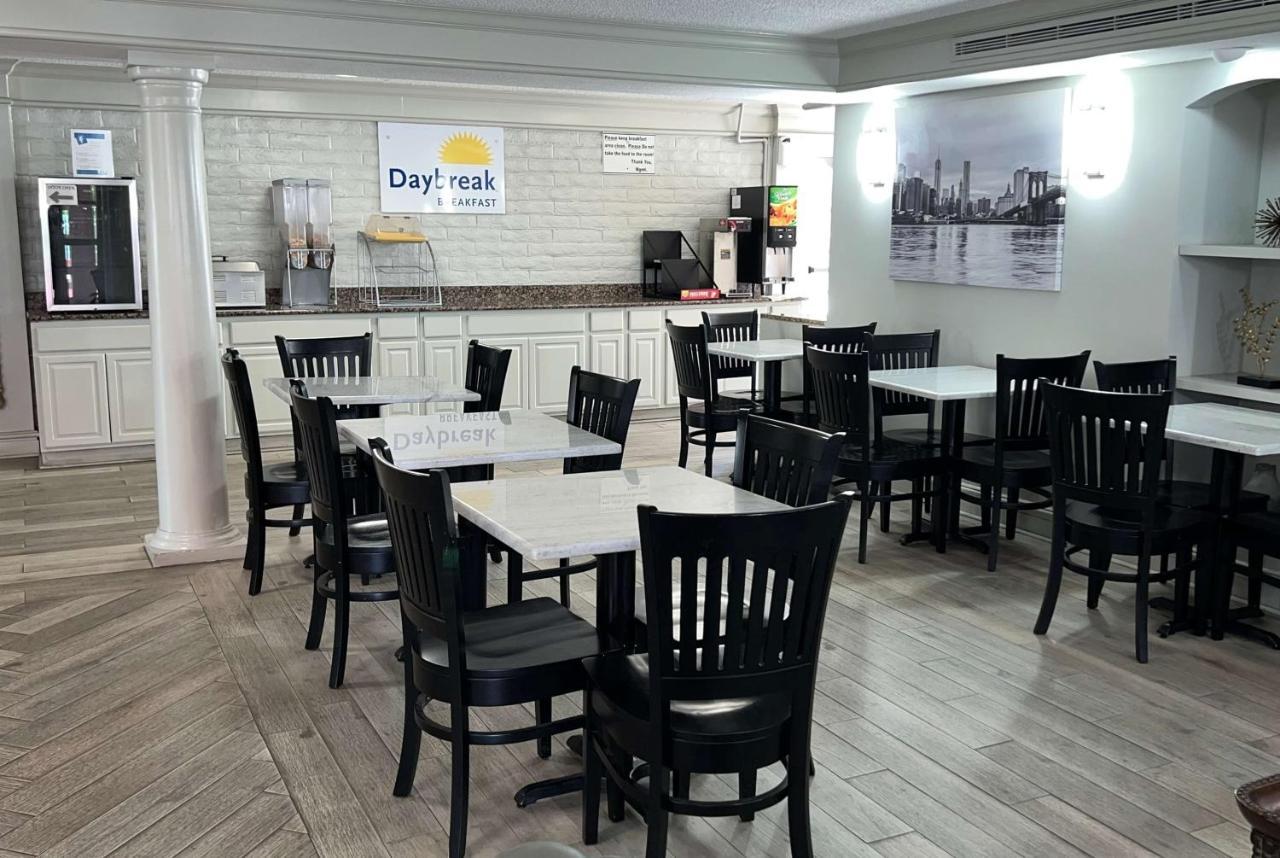 Days Inn By Wyndham Birmingham/West Esterno foto
