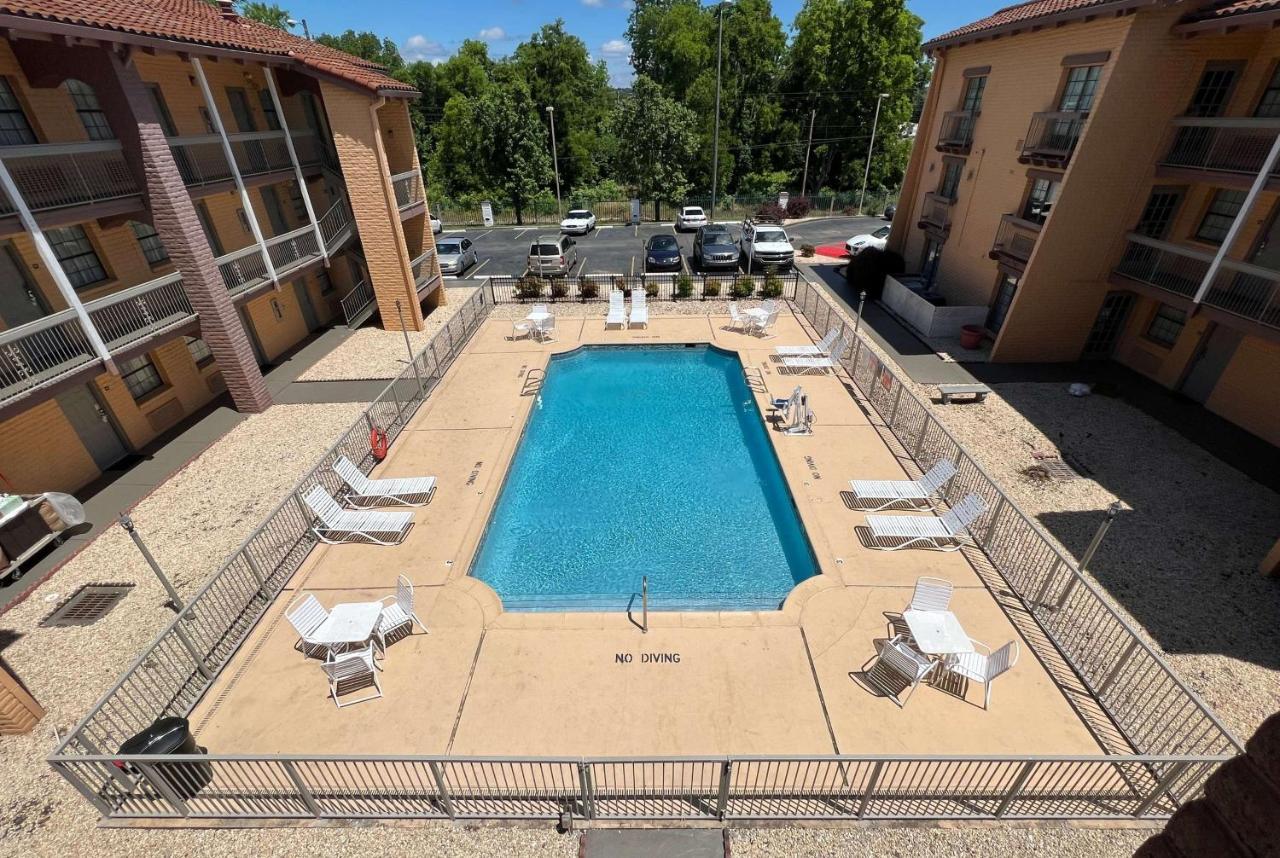Days Inn By Wyndham Birmingham/West Esterno foto